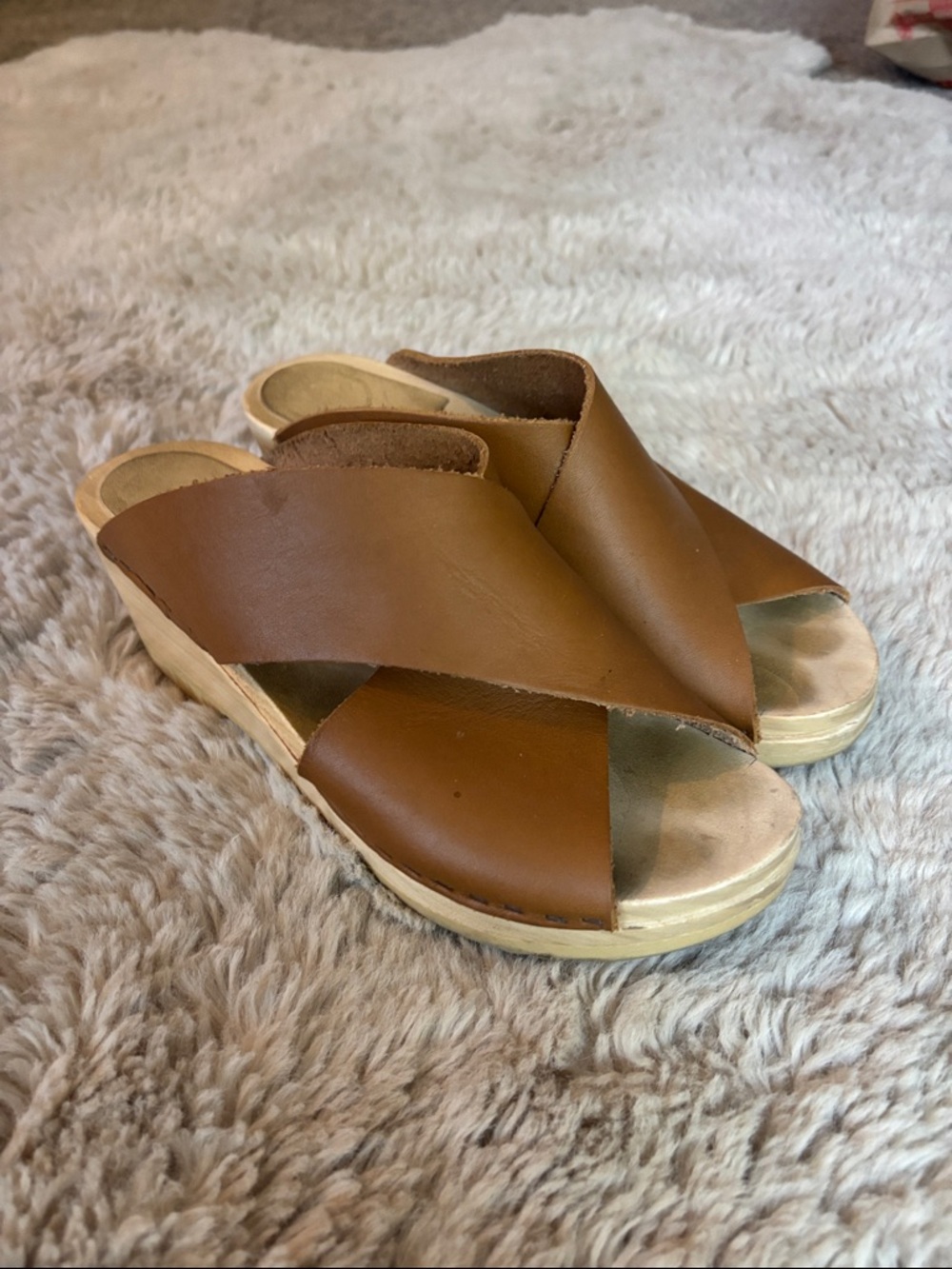 No. 6 Wedge Crossover Sandals‎